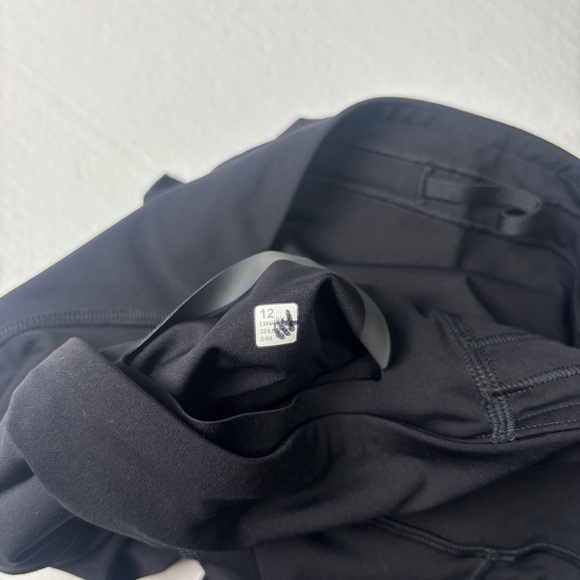 lululemon Sleek Black High Waist Capri Leggings - Size 12 - Inside Back Pocket - Picture 4 of 8